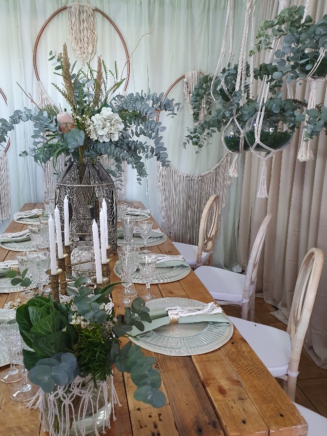 Read more about the article Natural Bohemian Table Setting